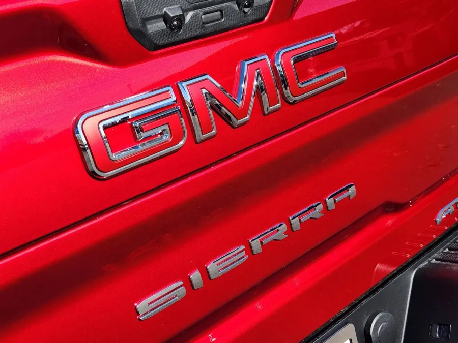 2025 GMC Sierra 2500HD AT4X | Photo 13 of 31