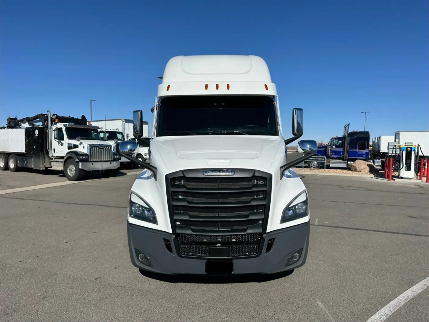 2023 Freightliner Cascadia 126 | Photo 2 of 22