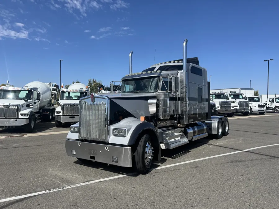 2022 Kenworth W900 | Photo 1 of 20