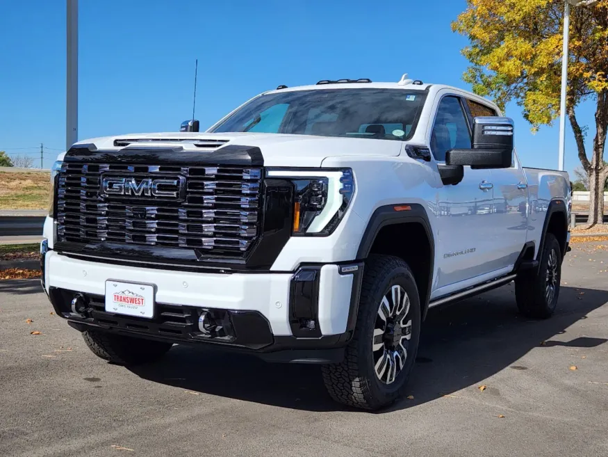 2025 GMC Sierra 2500HD Denali Ultimate | Photo 3 of 31