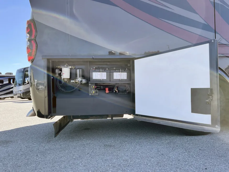 2015 Newmar Essex 4503 | Photo 21 of 29