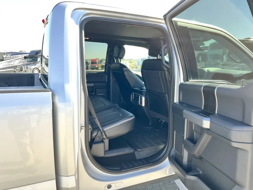 2019 Ford F-450 Platinum | Photo 17 of 23