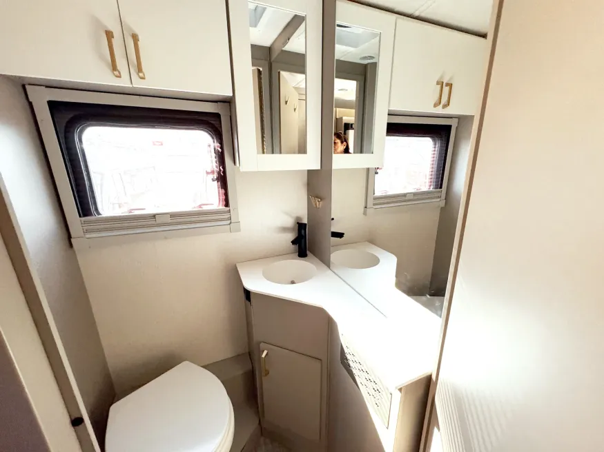 2025 Winnebago Navion 24R | Photo 7 of 20