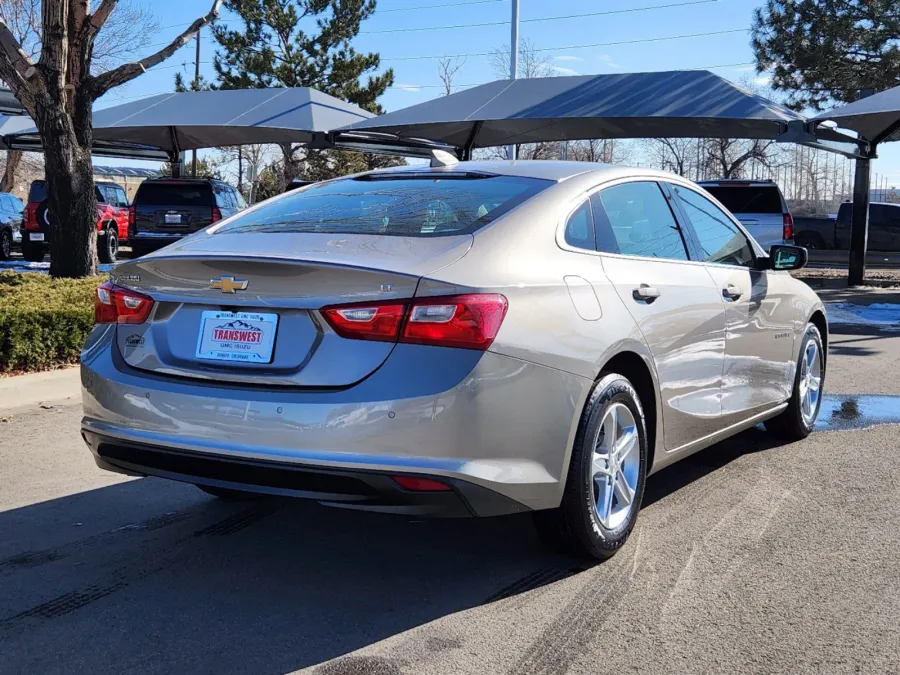 2024 Chevrolet Malibu LT | Photo 2 of 30