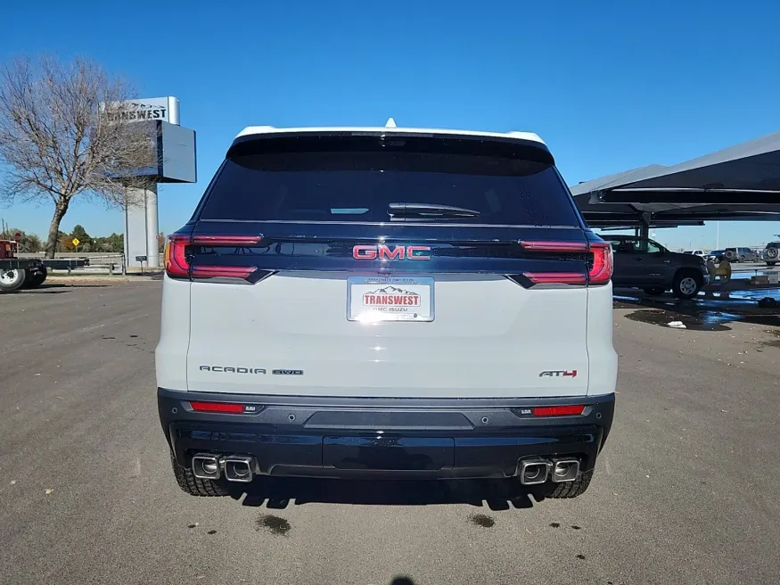 2025 GMC Acadia AWD AT4 | Photo 15 of 26