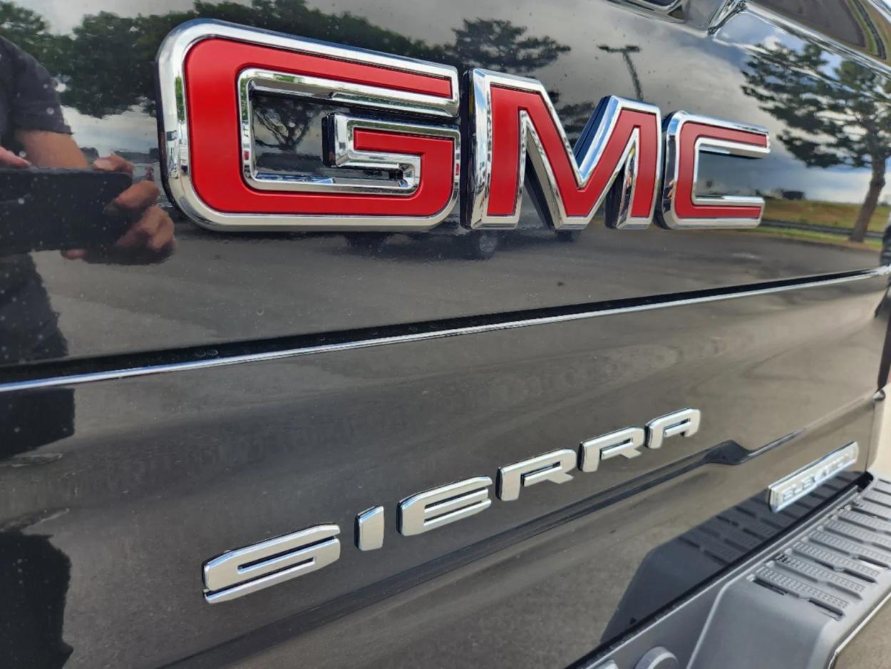 2024 GMC Sierra 1500 Elevation | Photo 12 of 27