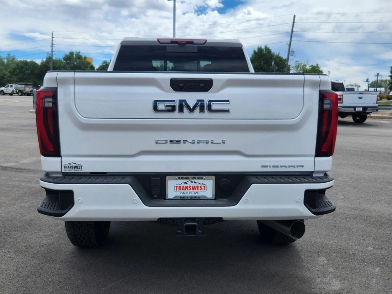 2024 GMC Sierra 2500HD Denali Ultimate | Photo 11 of 27