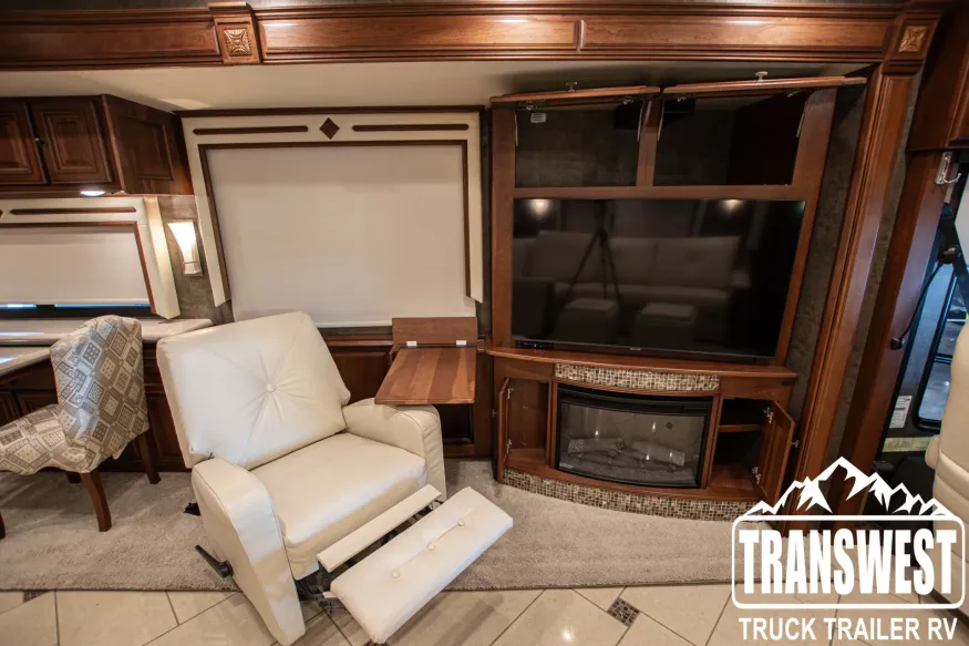 2015 Winnebago Tour 42 QD | Photo 6 of 24