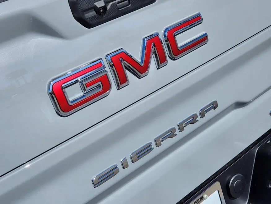 2025 GMC Sierra 1500 AT4X | Photo 13 of 31