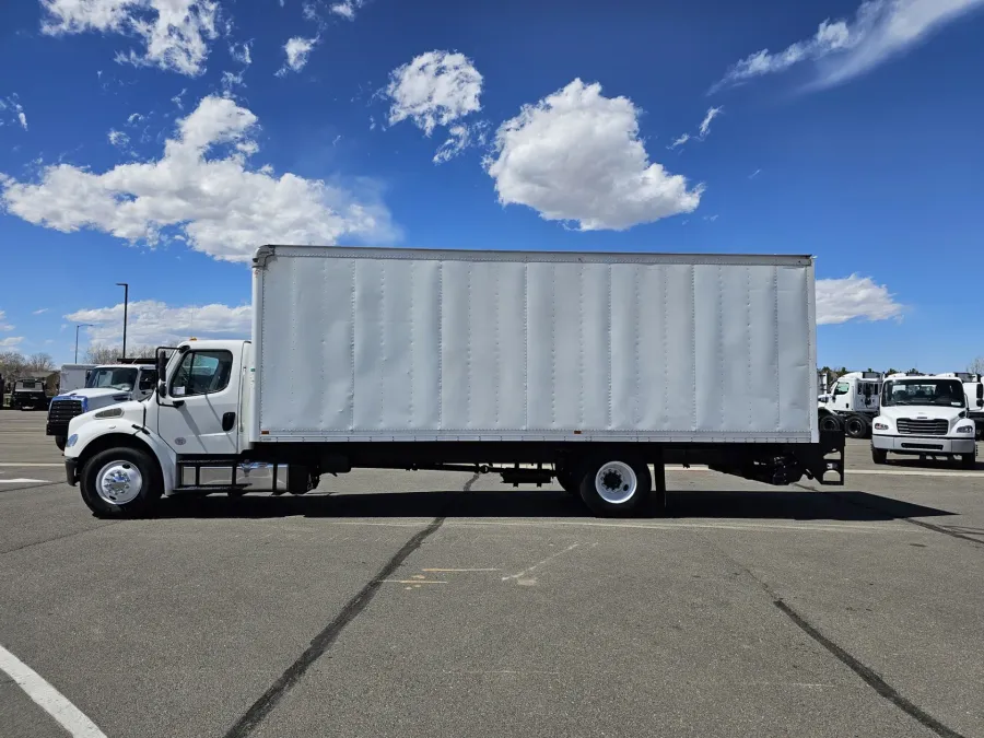 2019 Freightliner M2 106 | Photo 4 of 21