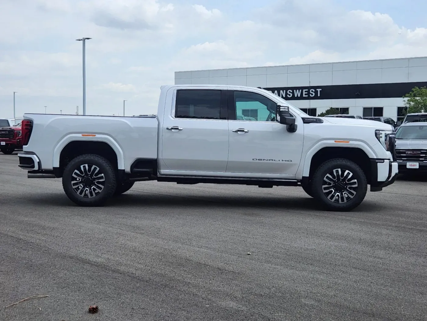 2024 GMC Sierra 2500HD Denali Ultimate | Photo 2 of 28