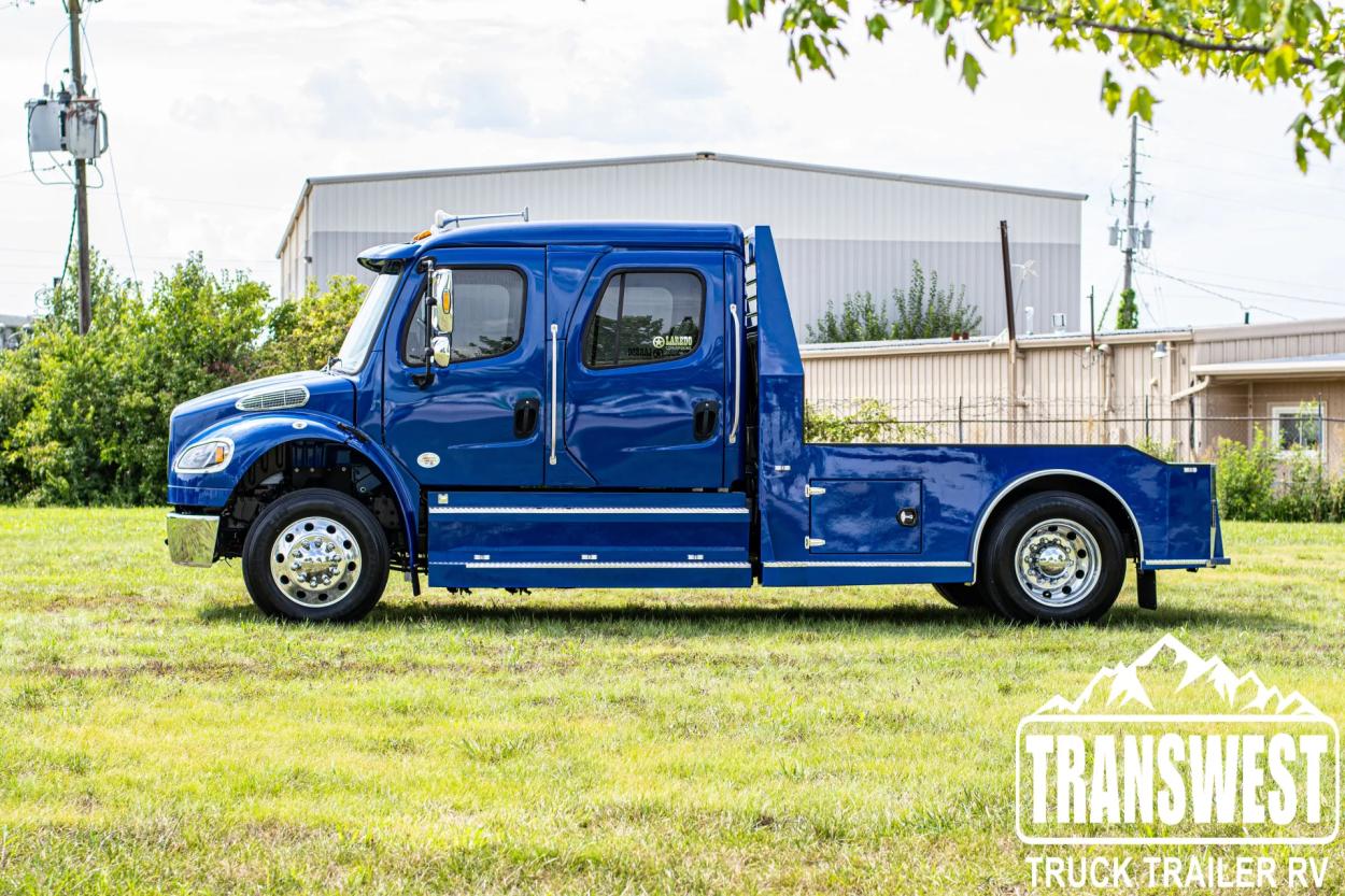 2023 Freightliner M2 106 Laredo | Photo 6 of 20