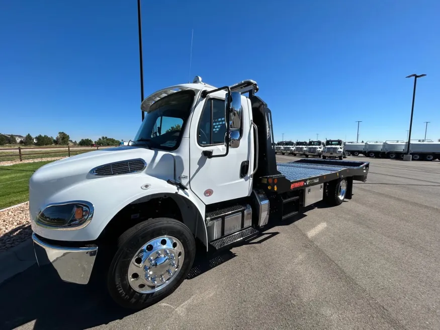 2025 Freightliner M2 106 | Photo 1 of 11