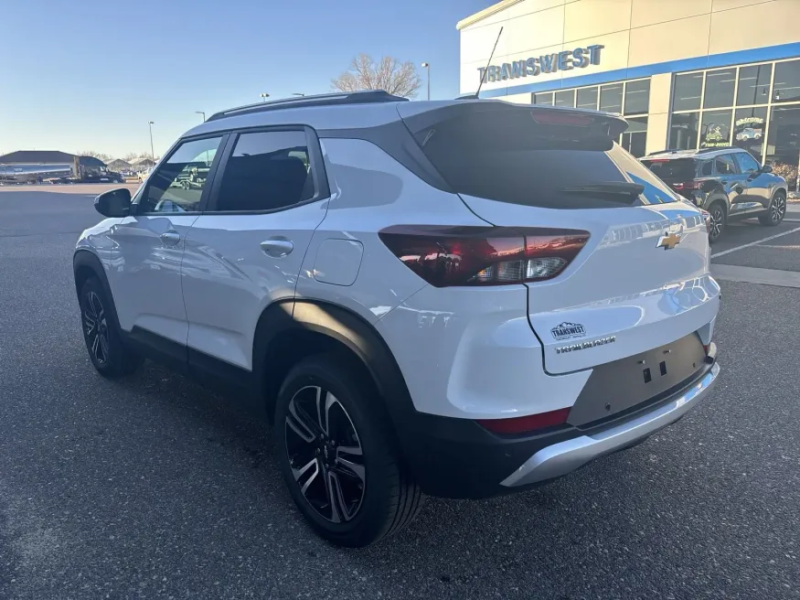 2025 Chevrolet Trailblazer LT | Photo 2 of 20