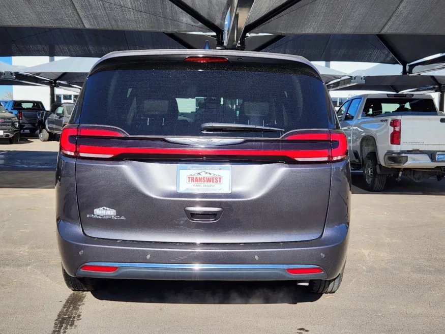 2023 Chrysler Pacifica Touring L | Photo 13 of 29