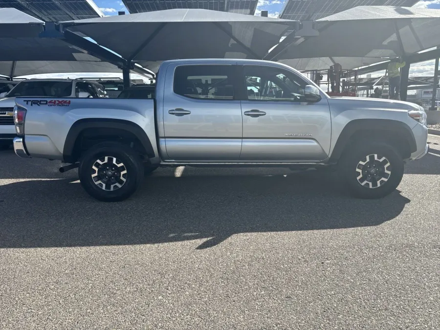 2022 Toyota Tacoma 4WD TRD Off Road | Photo 5 of 18