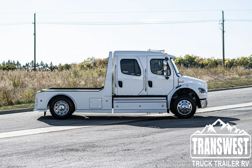 2023 Freightliner M2 106 | Photo 7 of 25