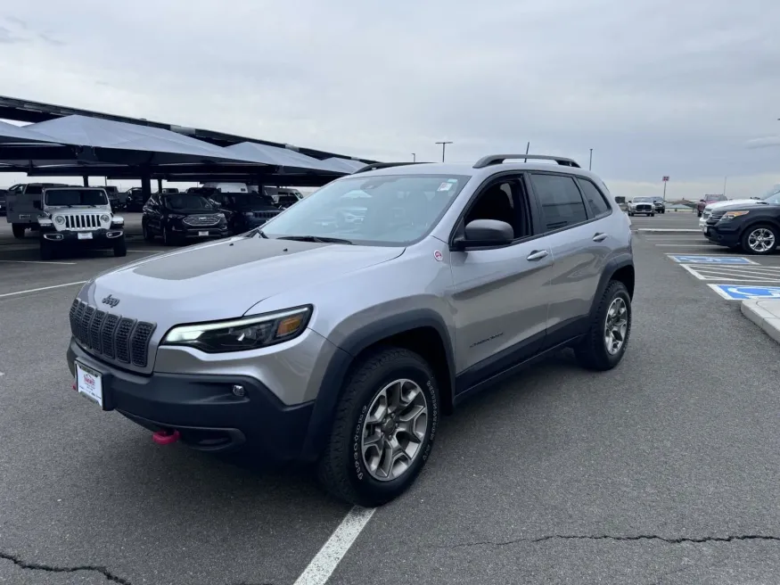 2021 Jeep Cherokee Trailhawk | Photo 3 of 17