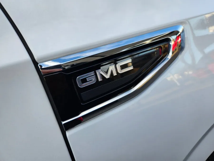 2021 GMC Yukon SLT | Photo 19 of 29