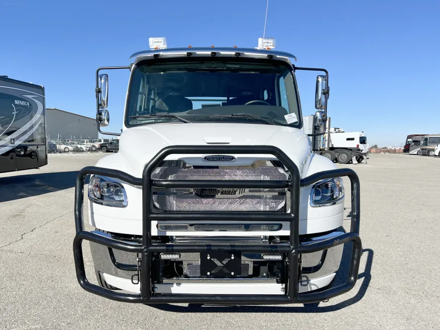 2023 Freightliner M2 106 Summit Hauler | Photo 26 of 28