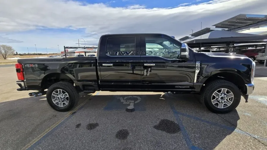 2024 Ford F-250 | Photo 4 of 30