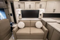 2025 Newmar London Aire 4569 | Thumbnail Photo 13 of 32