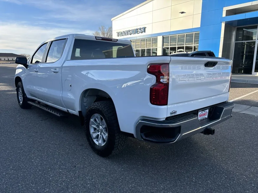 2024 Chevrolet Silverado 1500 LT | Photo 2 of 18