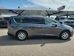 2023 Chrysler Pacifica Touring L | Thumbnail Photo 7 of 18