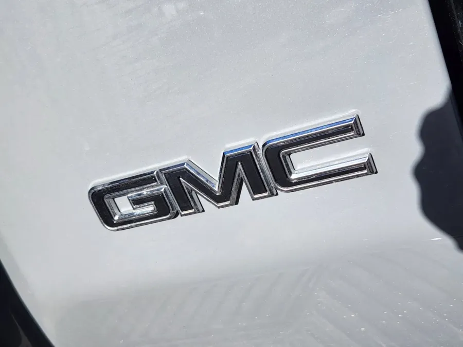 2025 GMC HUMMER EV SUV 2X | Photo 15 of 30