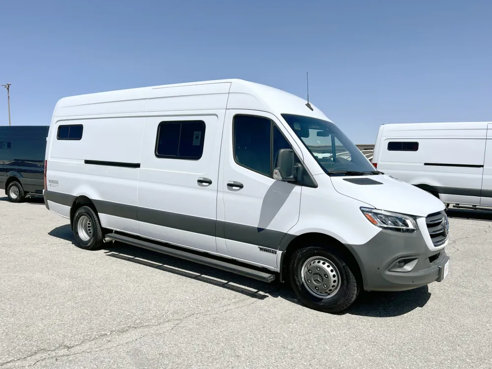 2023 Winnebago Adventure Wagon 70 SE