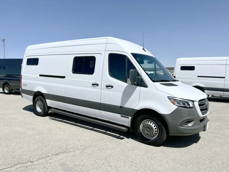 2023 Winnebago Adventure Wagon 70 SE