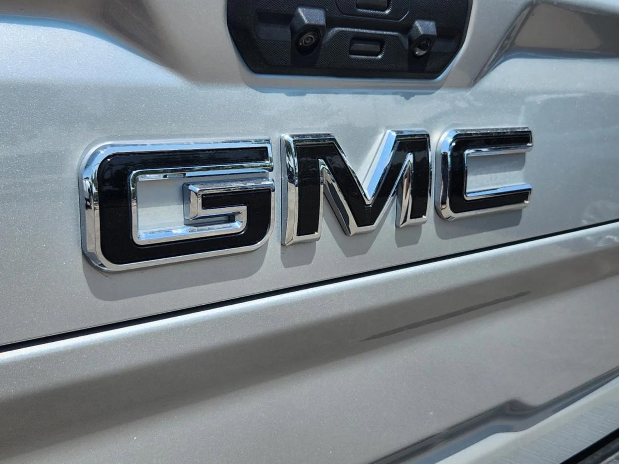 2022 GMC Sierra 3500HD Denali | Photo 13 of 28