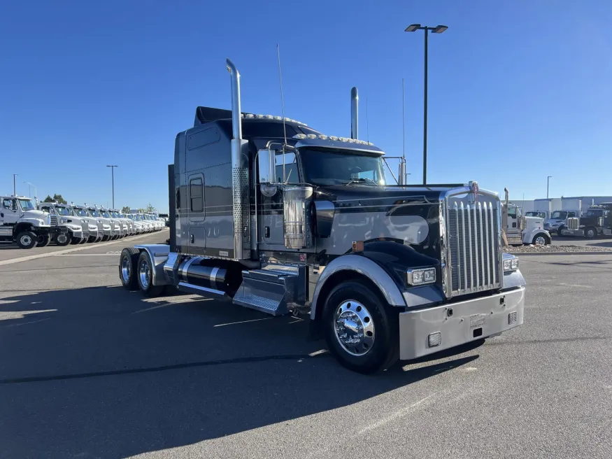 2022 Kenworth W900 | Photo 3 of 25