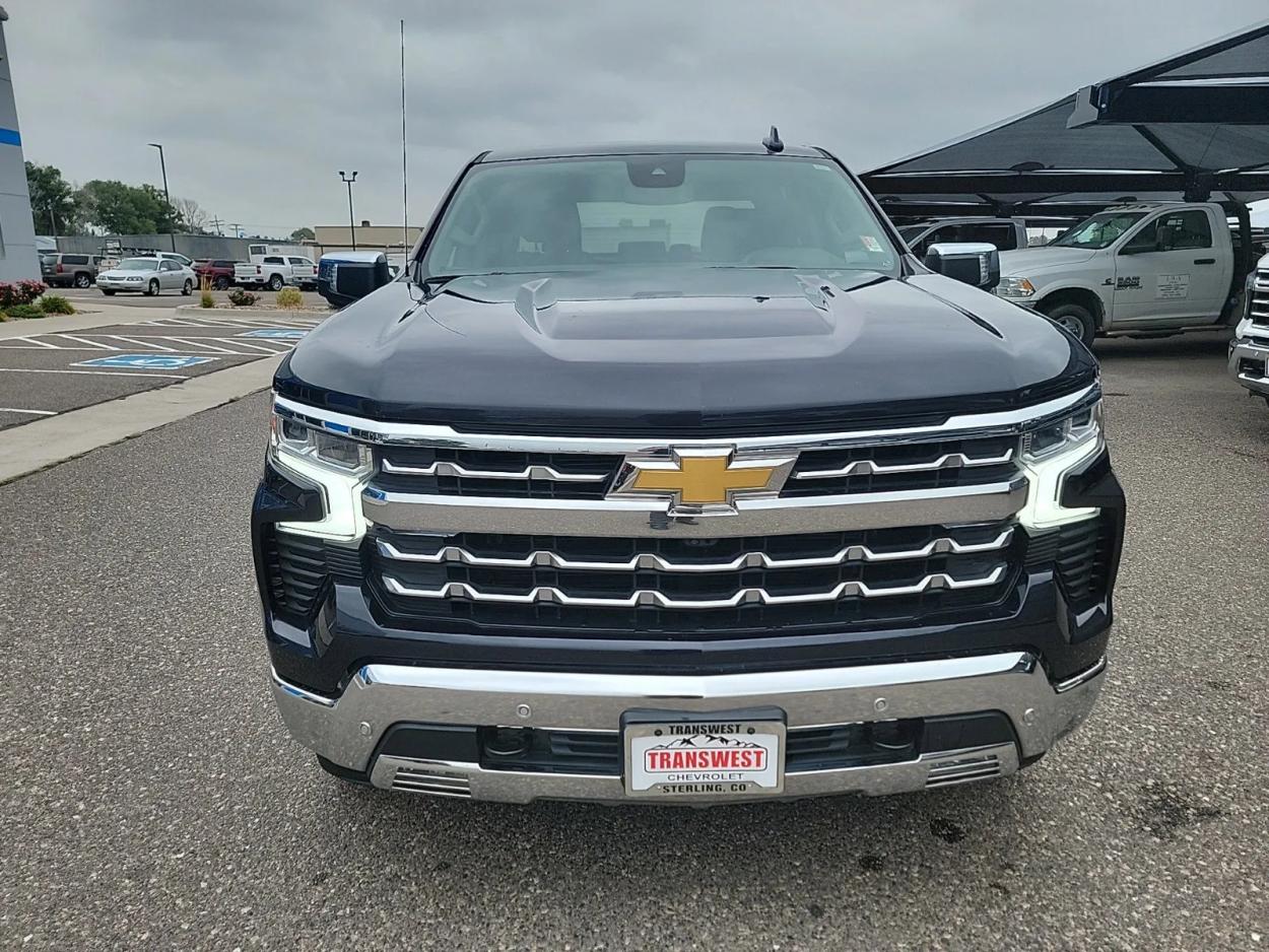 2023 Chevrolet Silverado 1500 LTZ | Photo 8 of 17