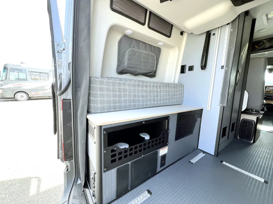 2025 Winnebago Revel 44E | Photo 14 of 18