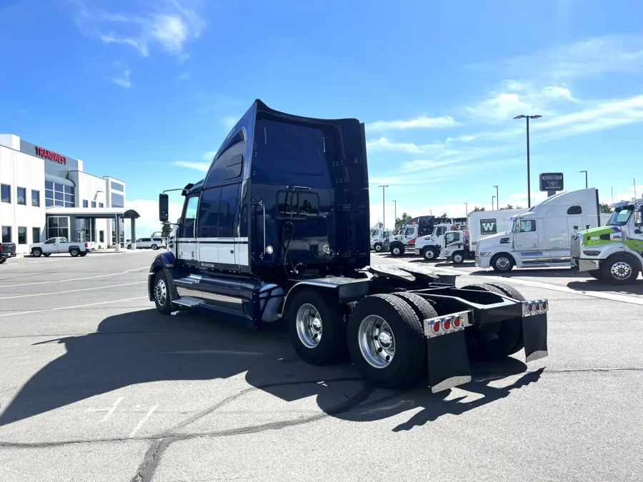 2020 Western Star 5700XE | Photo 7 of 22