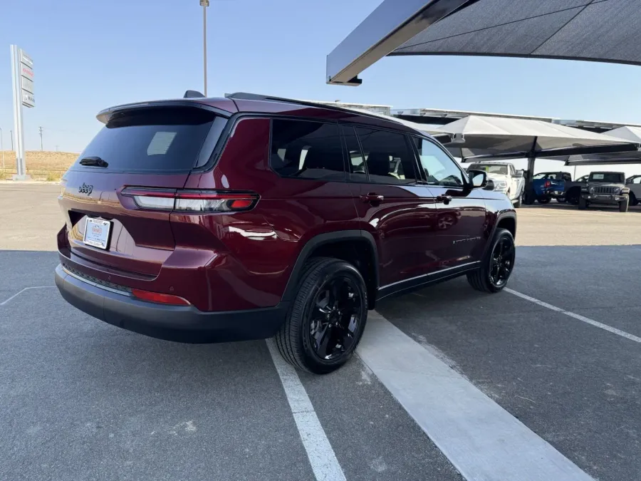 2024 Jeep Grand Cherokee L Altitude | Photo 4 of 17