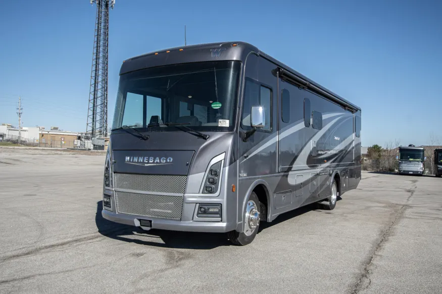 2024 Winnebago Sunstar 33K | Photo 6 of 12