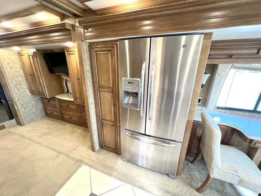 2014 Newmar Dutch Star 4369 | Photo 12 of 34