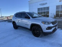 2025 Jeep Compass Latitude | Thumbnail Photo 2 of 14