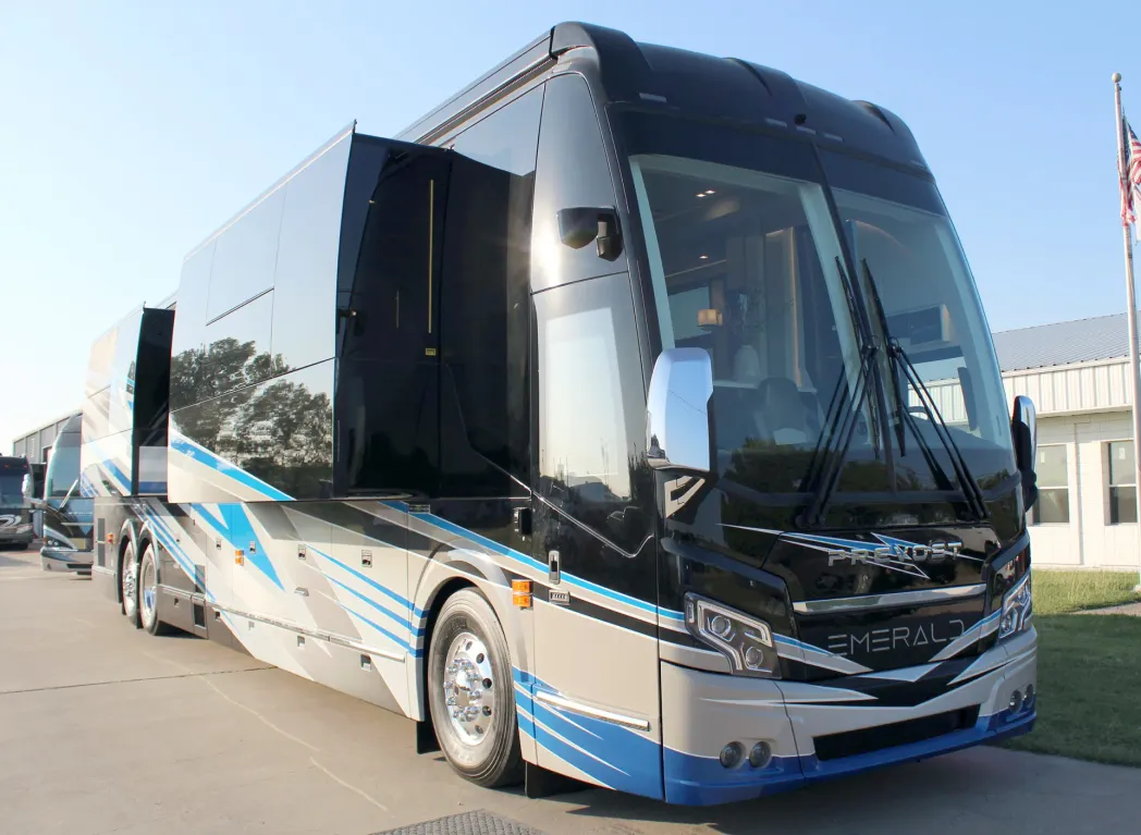 2025 Emerald Prevost H3-45 