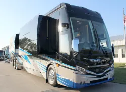 2025 Emerald Prevost H3-45 | Thumbnail Photo 1 of 34