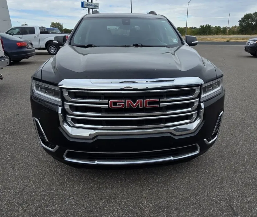 2023 GMC Acadia | Photo 2 of 29