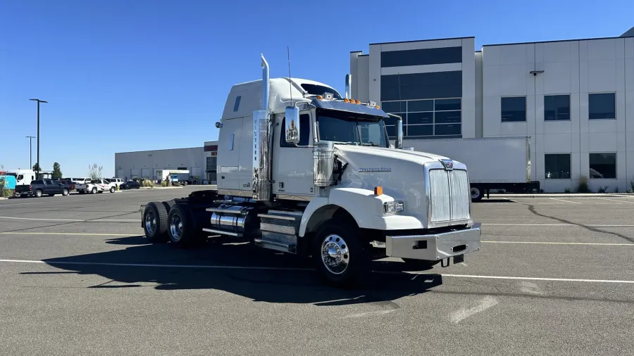 2020 Western Star 4900SA | Photo 3 of 21