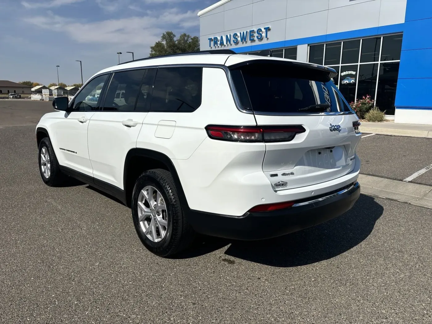 2021 Jeep Grand Cherokee L Limited | Photo 2 of 24