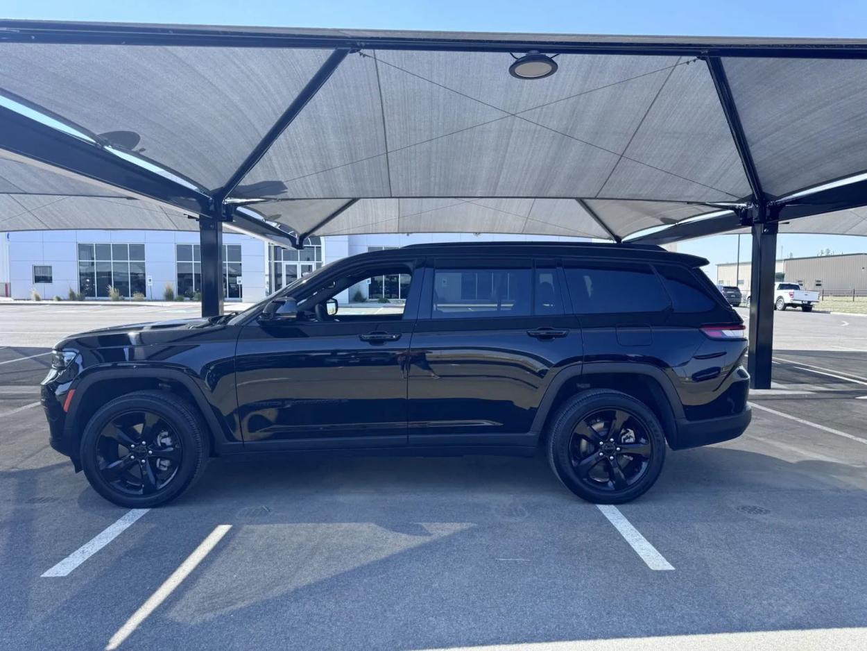 2023 Jeep Grand Cherokee L Altitude | Photo 2 of 16