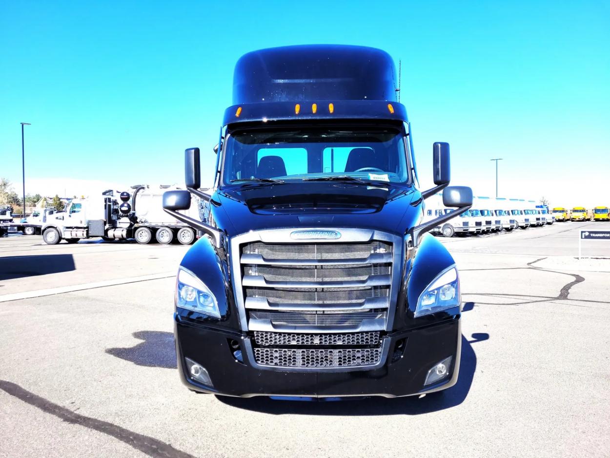2024 Freightliner Cascadia 126 | Photo 2 of 12