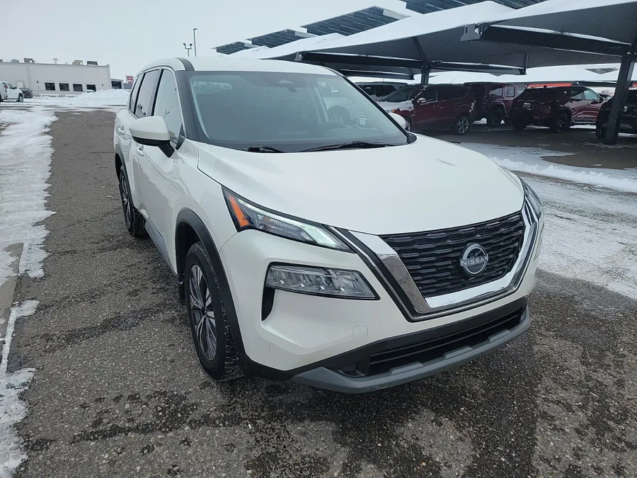 2023 Nissan Rogue SV | Photo 6 of 14