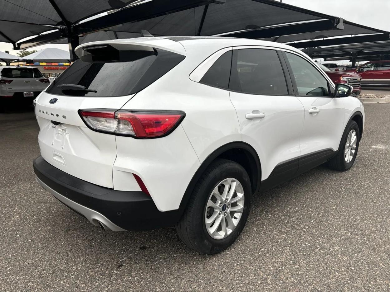 2021 Ford Escape SE | Photo 4 of 20