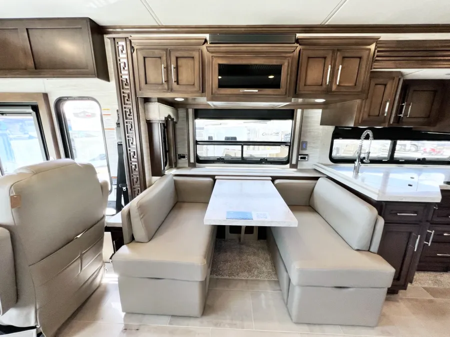 2023 Newmar Ventana 3412 | Photo 10 of 36